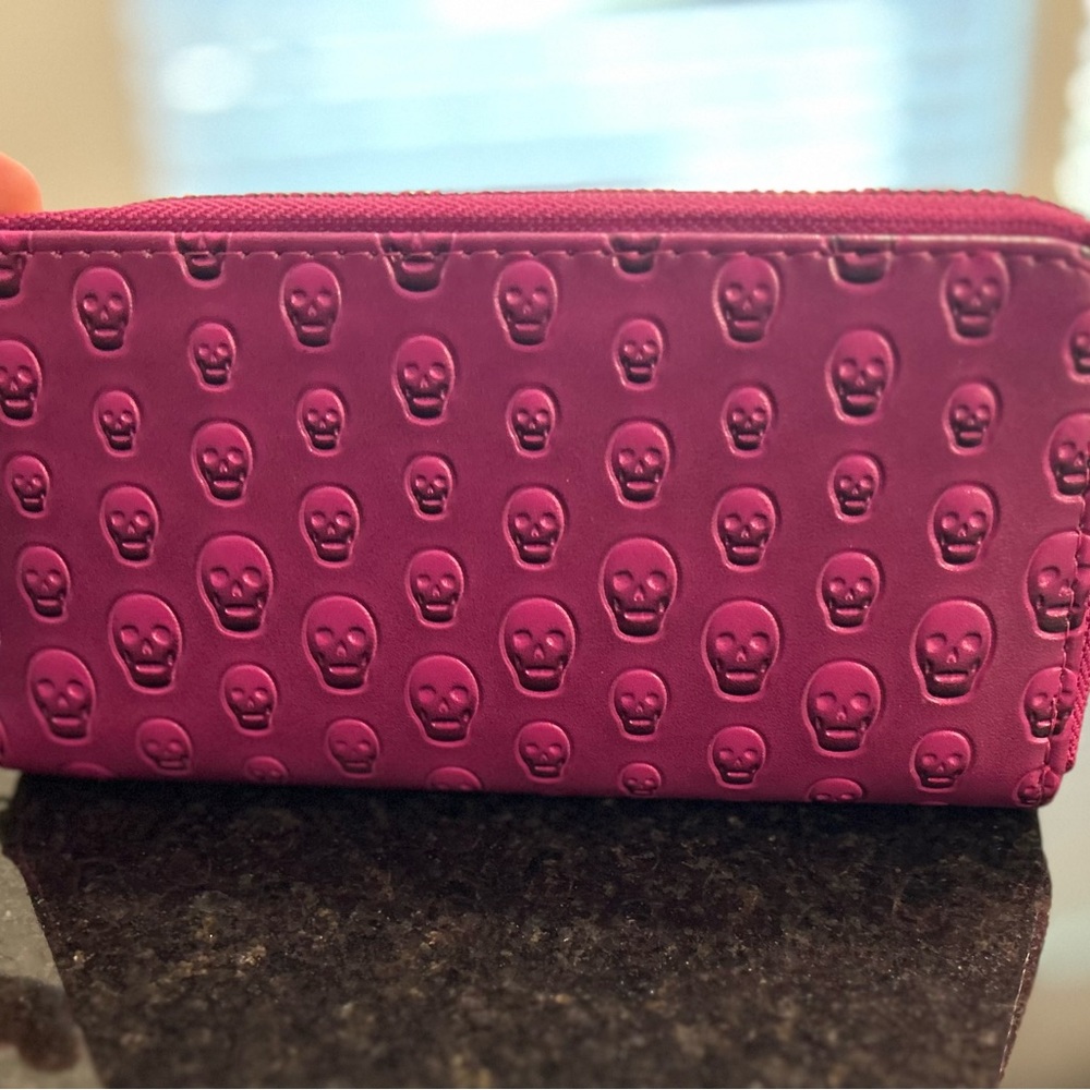 New Skull Head Zip Around Wallet